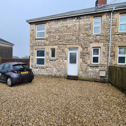 Rent this 3 bed townhouse on Beech Terrace in Bath and North East Somerset, BA3 3TJ