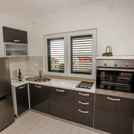 Image 2 - Jesenice, Split-Dalmatia County, Croatia - Apartment for rent