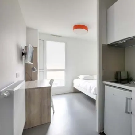 Rent this 1 bed apartment on Bordeaux