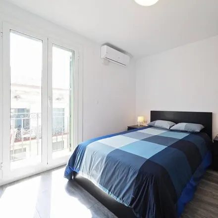 Rent this 2 bed apartment on Carrer de les Carolines in 6, 08012 Barcelona