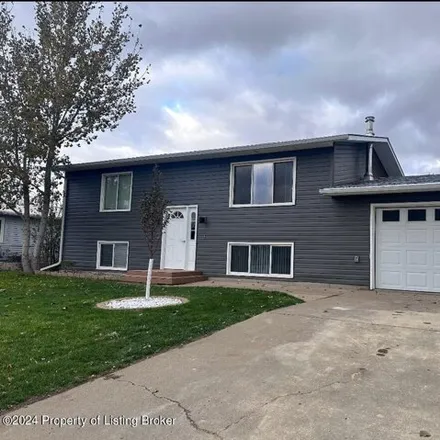 Buy this 4 bed house on 713 2nd Avenue Southeast in Dickinson, ND 58601