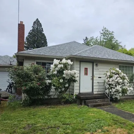 Buy this 2 bed house on 1525 D Street Northeast in Salem, OR 97311