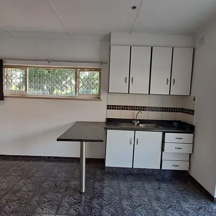 Image 2 - Hudd Road, Athlone Park, Umbogintwini, South Africa - Apartment for rent