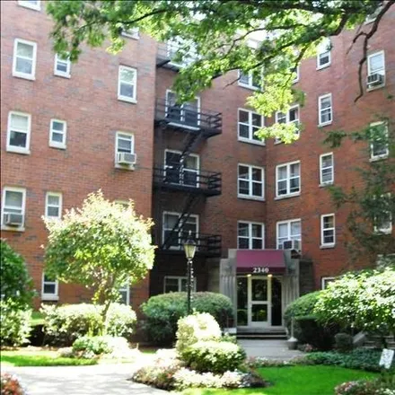 Rent this 1 bed condo on 2340 Linwood Avenue