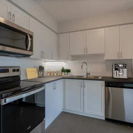 Image 6 - 581 Avenue Delmar, Pointe-Claire, QC H9R 5J2, Canada - Apartment for rent