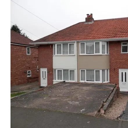 Rent this 3 bed townhouse on Nuthurst Road in Longbridge, B31 4TD