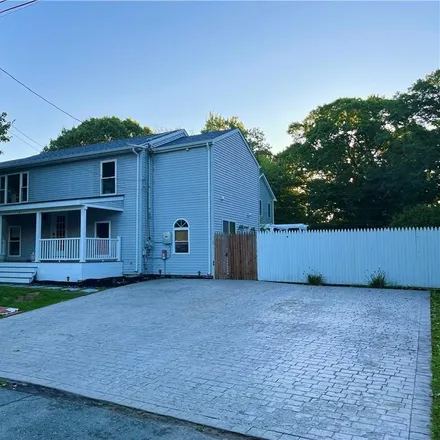 Rent this 4 bed house on 60 Yates Avenue in Warwick, RI 02889
