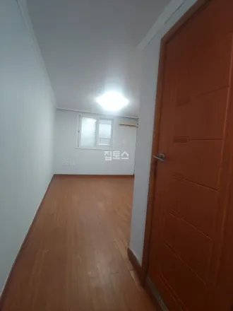 Rent this studio apartment on 서울특별시 강남구 대치동 939-9
