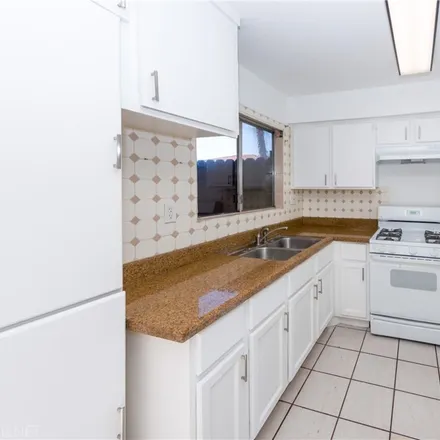 Image 4 - 8414 Columbus Avenue, Los Angeles, CA 91343, USA - Townhouse for sale