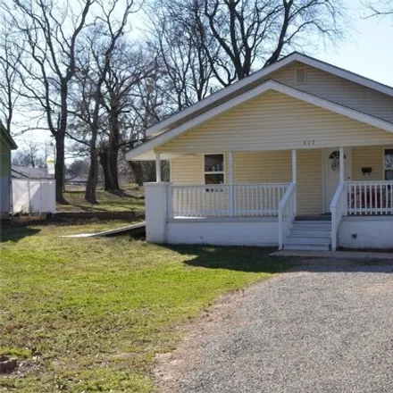 Buy this 2 bed house on 365 South 2nd Street in Okemah, Okfuskee County