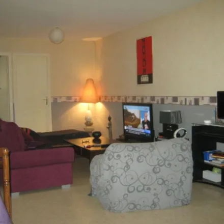 Rent this 2 bed apartment on 37 Rue du Marché in 86300 Chauvigny, France
