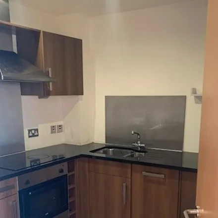 Rent this 2 bed apartment on Clydeside Expressway in Glasgow, G3 8BW