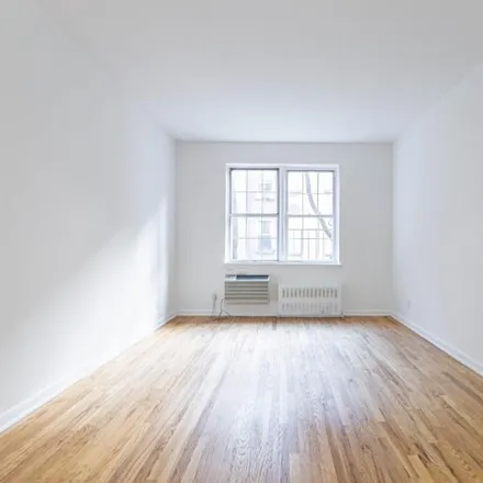 Image 2 - 534 East 85th Street, New York, NY 11236, USA - Apartment for rent