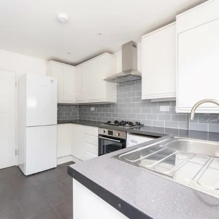 Image 6 - 129 Colne Road, London, TW2 6QS, United Kingdom - House for rent