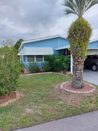 Buy this studio apartment on 377 Five Iron Drive in Mulberry, FL 33860
