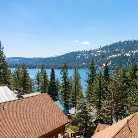 Image 3 - 15260 East Reed Avenue, Truckee, CA 96161, USA - House for sale