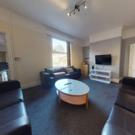 Image 1 - Richmond Mount, Leeds, LS6 1DF, United Kingdom - House for rent