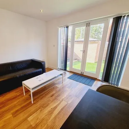 Image 2 - Plymouth Place, Royal Leamington Spa, CV31 1ND, United Kingdom - Townhouse for rent
