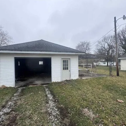 Image 2 - 229 East Osborne Street, Bushnell, McDonough County, IL 61422, USA - House for sale