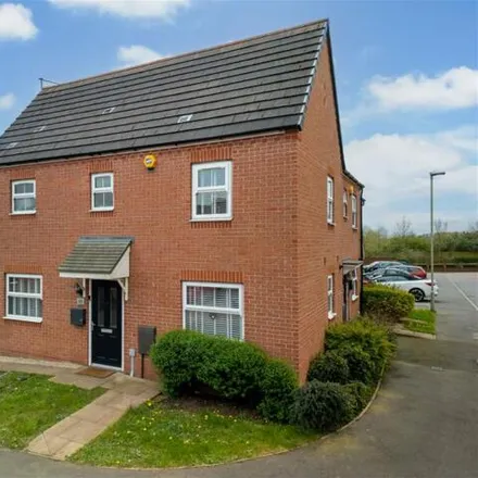 Buy this 3 bed duplex on Cascade Way in Dixons Green, DY2 8RL