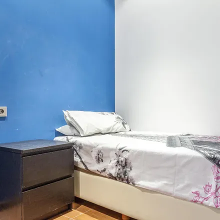 Rent this 5 bed room on Madrid in eClouding, Calle de San Bernardo