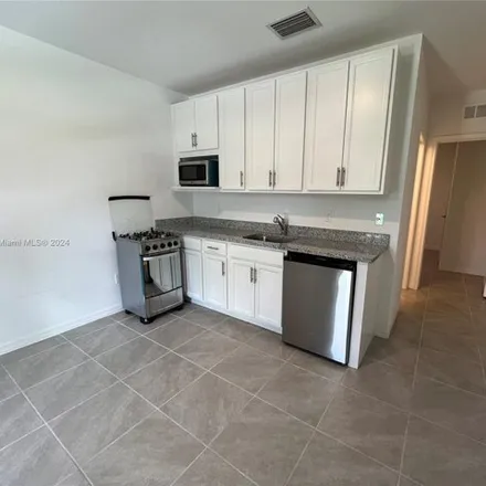 Image 5 - 432 Southwest Tulip Boulevard, Port Saint Lucie, FL 34953, USA - Apartment for rent