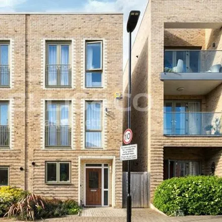 Buy this 3 bed townhouse on Edgecumbe Avenue in London, NW9 4AT