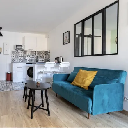 Rent this 2 bed apartment on 37 Rue des Fauvelles in 92250 Courbevoie, France