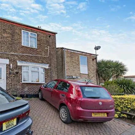 Image 1 - St Davids Road, Allhallows, ME3 9QX, United Kingdom - Townhouse for sale
