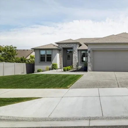 Buy this 5 bed house on 2917 South Harrison Street in Kennewick, WA 99338