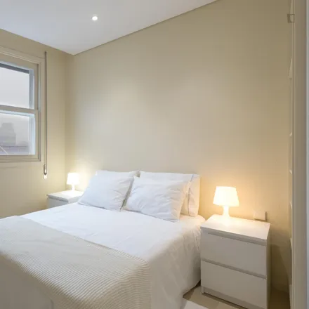 Rent this 2 bed apartment on Poli Mercado in Rua Visconde de Setúbal, 4200-218 Porto