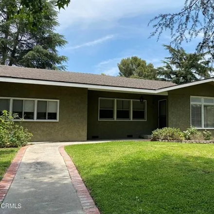 Rent this 3 bed house on 2132 Cross Street in La Cañada Flintridge, CA 91011