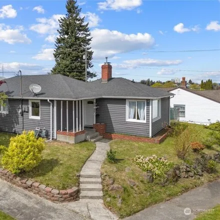 Buy this 3 bed house on 809 South 34th Street in Tacoma, WA 98418