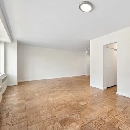 Image 4 - 392 Central Park West, New York, NY 10025, USA - Condo for sale