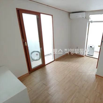 Rent this studio apartment on 서울특별시 관악구 봉천동 1690-117