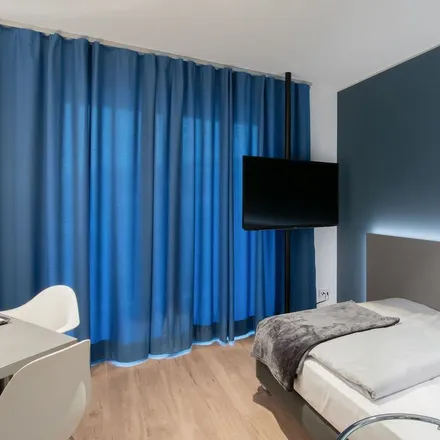 Rent this 1 bed apartment on Aachener Straße 226 in 50931 Cologne, Germany
