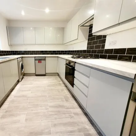 Rent this 4 bed townhouse on Williamson Street in London, N7 0SQ