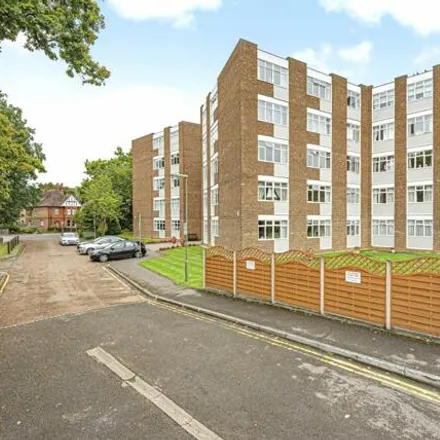 Image 9 - Chilton Court, 15 Station Avenue, Walton-on-Thames, KT12 1NG, United Kingdom - Apartment for sale