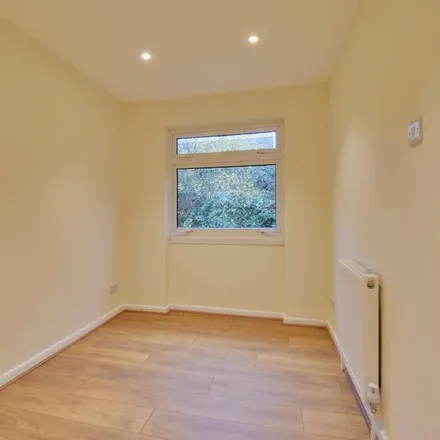 Image 7 - 21 Addiscombe Road, Watford, WD18 0ND, United Kingdom - House for rent
