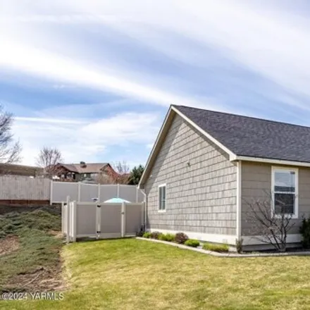 Buy this 4 bed house on 7238 Crown Crest Avenue in Yakima, WA 98903