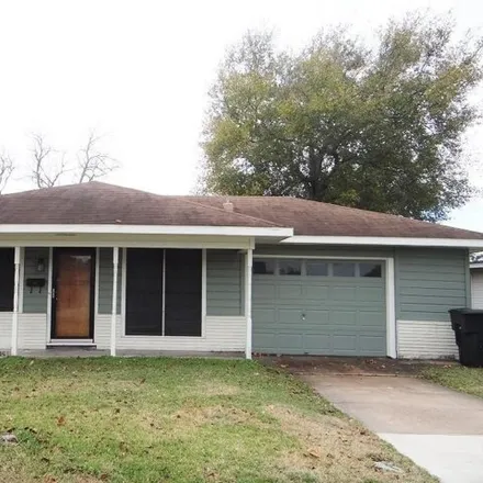 Rent this 3 bed house on 822 South 11th Street in Nederland, TX 77627