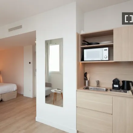 Rent this studio apartment on 33 Rue du Capitaine Ferber in 92130 Issy-les-Moulineaux, France