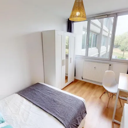 Rent this 5 bed apartment on Résidence Alfred de Musset in Boulevard de la Moselle, 59037 Lille