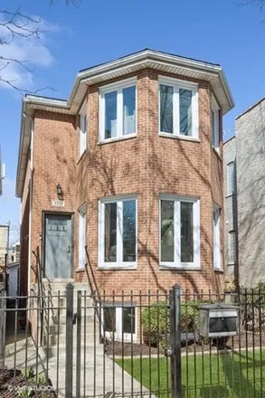 Image 1 - 2328 West McLean Avenue, Chicago, IL 60647, USA - House for sale