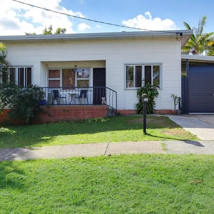 Rent this 3 bed apartment on Brookside Road in Labrador QLD 4215, Australia