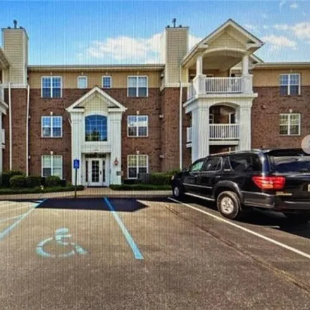 Buy this 2 bed condo on 1146 Mill Xing Drive in Fernridge, Creve Coeur