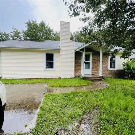 Rent this 3 bed house on 344 Avery Avenue in Oakview, High Point
