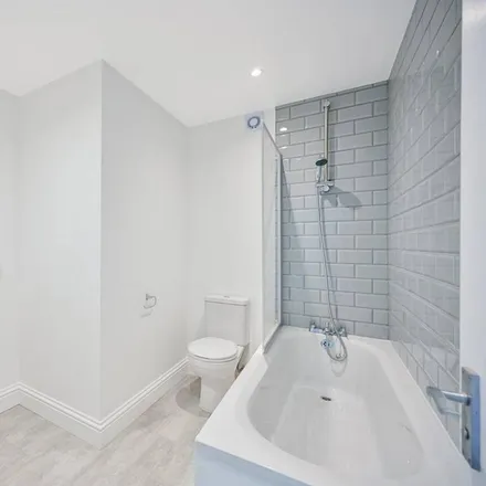 Image 3 - Domino's, 758A Bath Road, London, TW5 9TY, United Kingdom - Apartment for rent