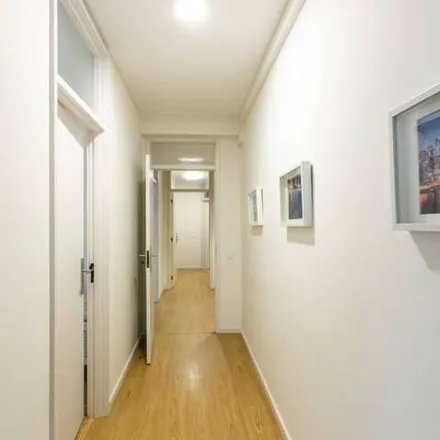 Image 4 - Tabacaria Jogo D'épocas, Rua Santa Catarina, 4000-457 Porto, Portugal - Apartment for rent