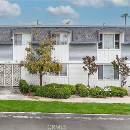 Buy this 2 bed condo on Newport Avenue in Long Beach, CA 90804